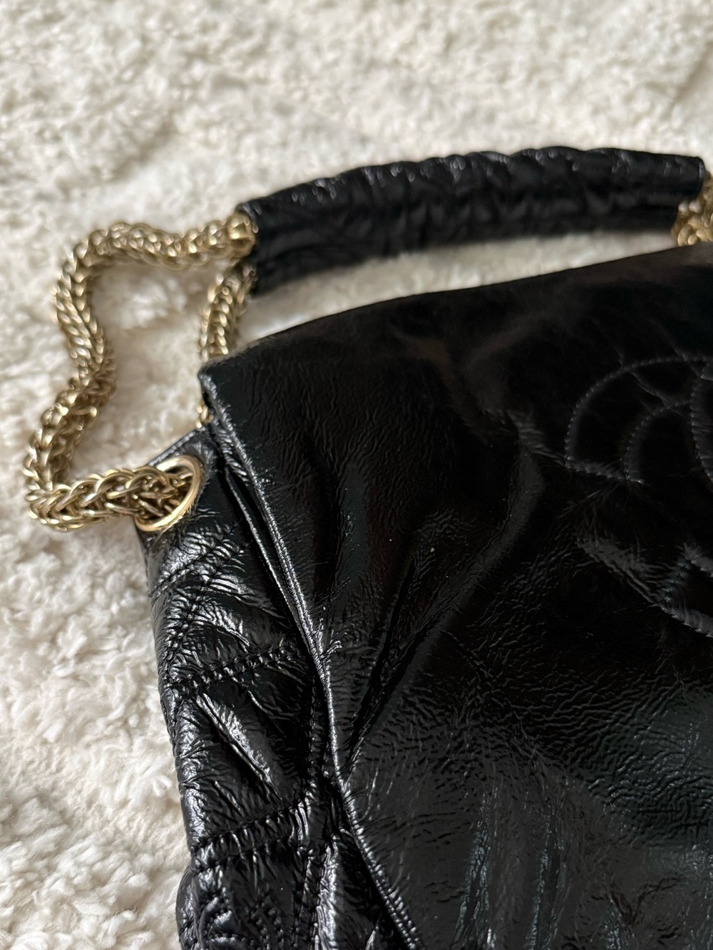 Source Unknown Black Quilted Shoulder Bag with Gold Chain